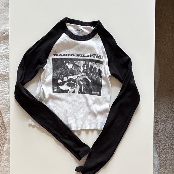 Brandy Melville Radio Silence Long Sleeve - Picture 2 of 8